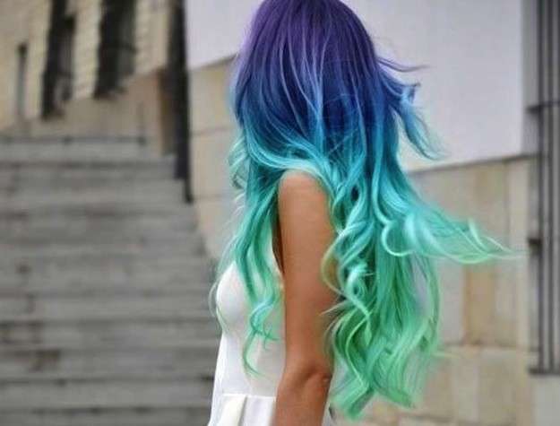 mechas californianas verdes y azules