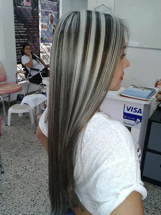 mechas platinadas en piel morena