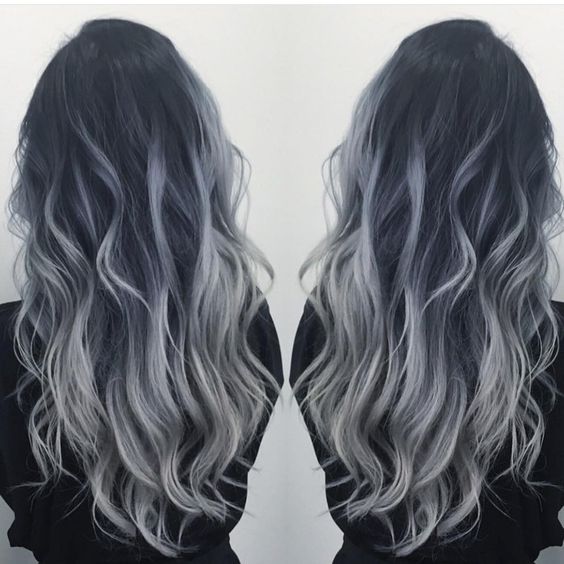 mechas platinadas en cabello largo