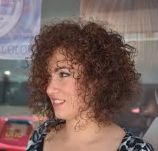 corte de pelo rizado corte bob