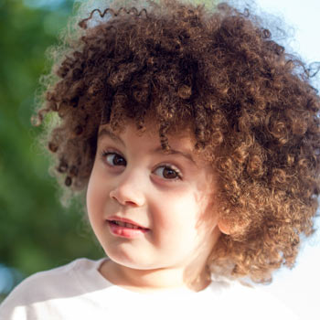 cortes de pelo rizado para niños