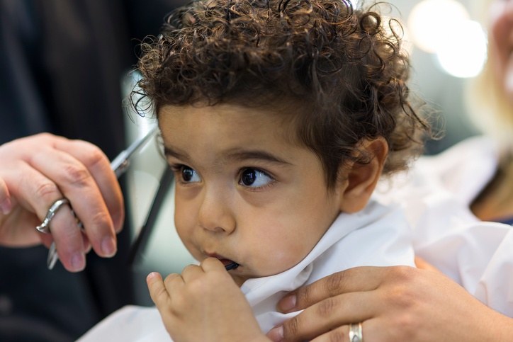 cortes de pelo para niños con pelo rizado